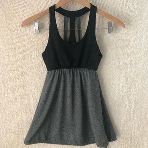 Bi-colored athletic top